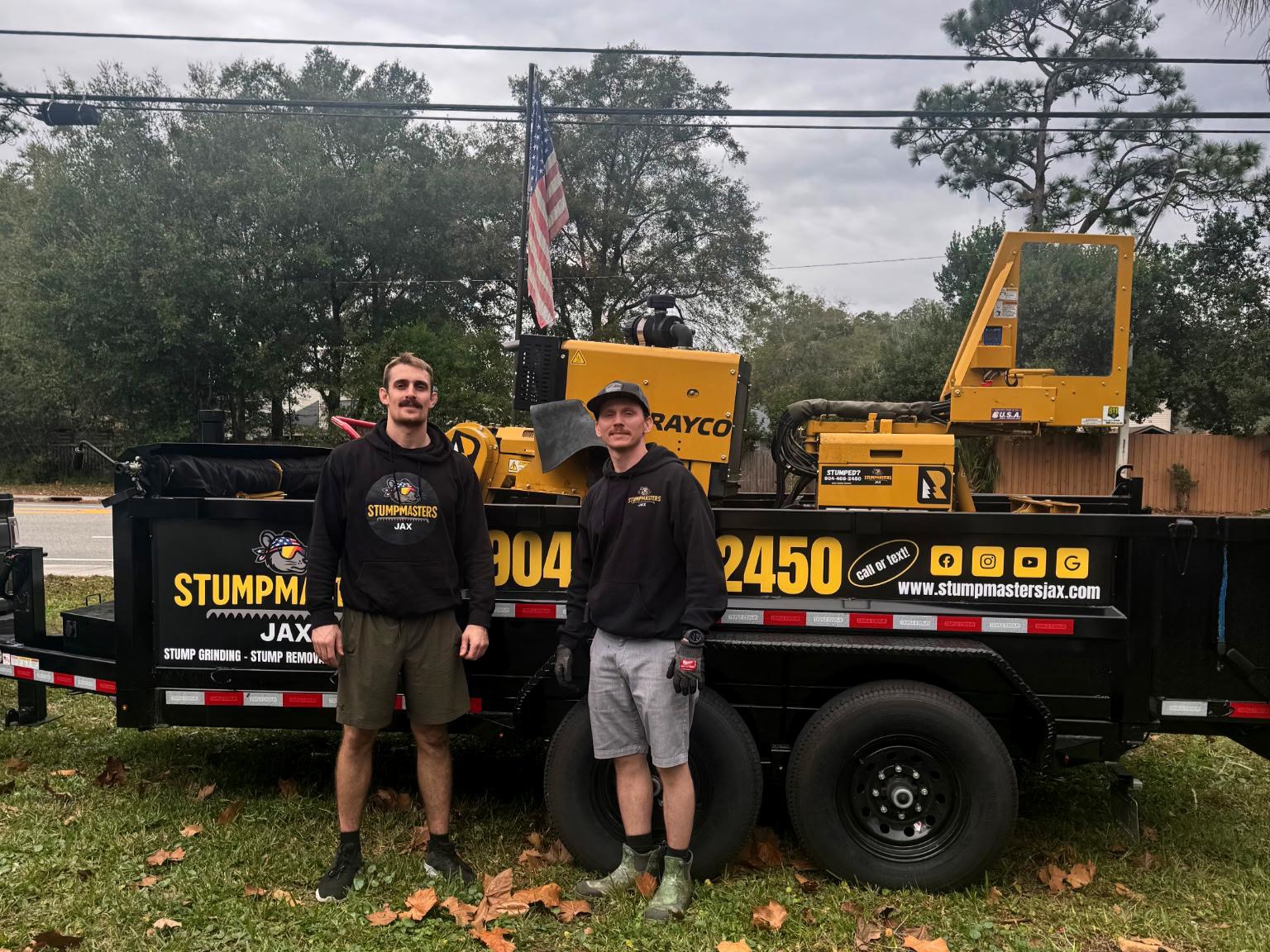 Professional stump grinding team working in Jacksonville Florida